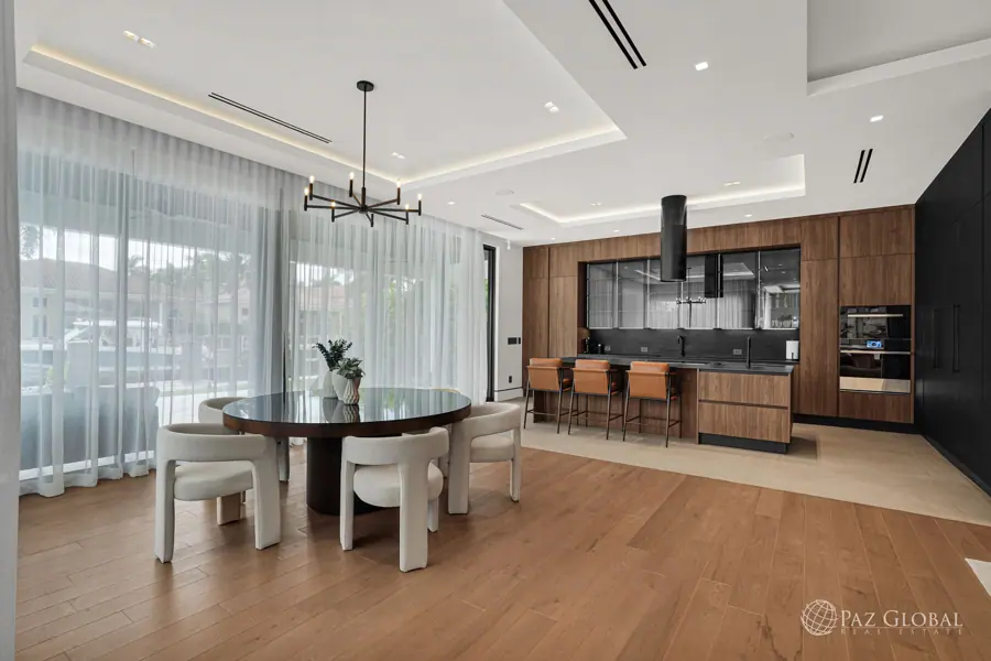 Dining area beside the kitchen
